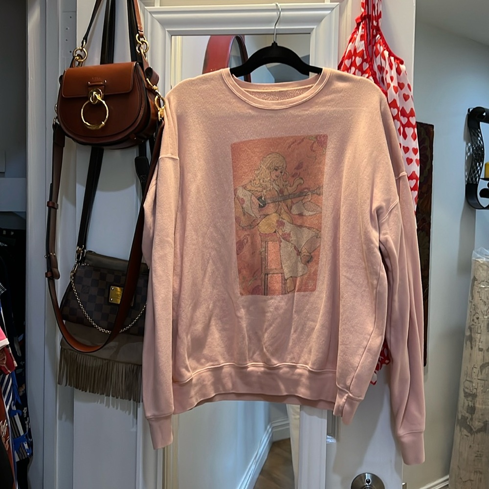Oversized Dolly Parton sweatshirt